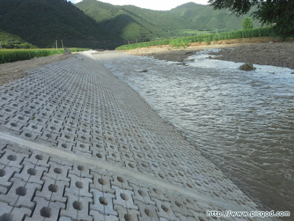 生態(tài)護坡