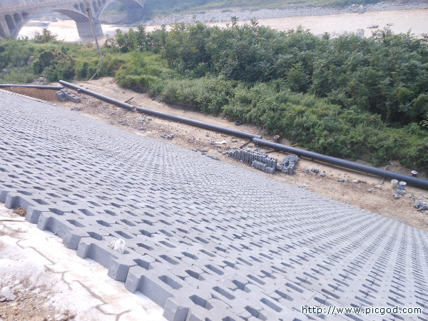 生態(tài)護坡